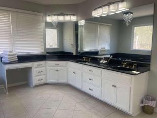 Kings Mountain Retreat 4BR Family Home Mountain View Game Room Fireplace - 4