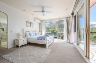 Peaceful Bushland Retreat with Treetop Hills Views - 0