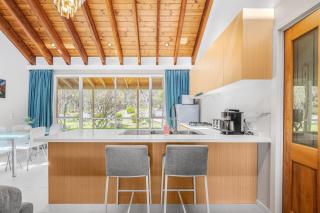 Peaceful Bushland Retreat with Treetop Hills Views - 5