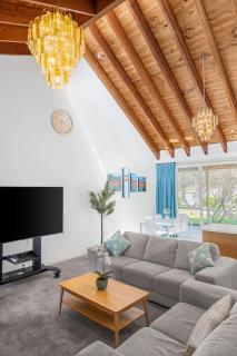 Serene Retreat 3 Cottages with Pool and Mountain Views - 4