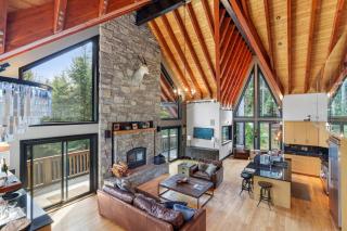Luxury Whistler 6BR Chalet, Hot Tub and Music Loft - 0