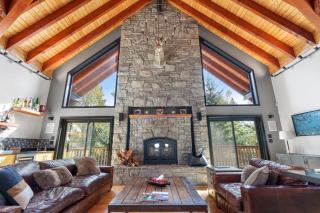 Luxury Whistler 6BR Chalet, Hot Tub and Music Loft - 5