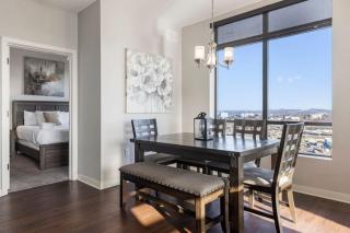 Luxurious Downtown Corner Views 2 bed 2bath 61 - 4
