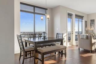 Luxurious Downtown Corner Views 2 bed 2bath 61 - 2