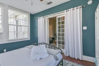 3 Room 2nd-Floor Suite near Beach, Pier, Strand - 4