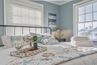 Cozy 2nd-Floor Suite near Beach, The Strand, Pier - 5