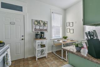 Cozy 2nd-Floor Suite near Beach, The Strand, Pier - 4