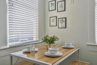 Cozy 2nd-Floor Suite near Beach, The Strand, Pier - 1