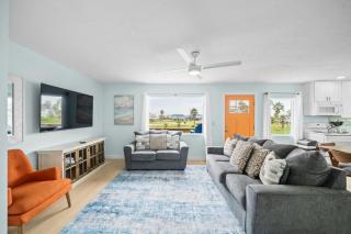 Classic, Cozy Bungalow With Large Deck Near Beach - 5