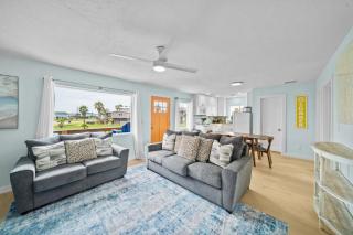 Classic, Cozy Bungalow With Large Deck Near Beach - 1