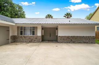 Lakefront home with Pool, Game Room and Dock - 6