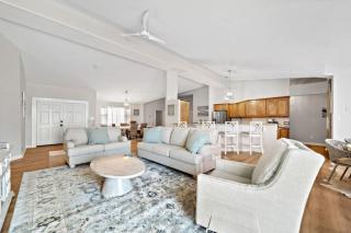 Lakefront home with Pool, Game Room and Dock - 5