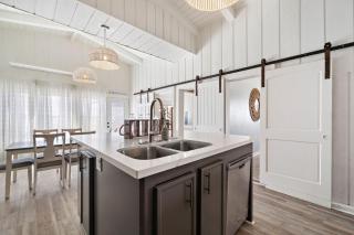 Beach house with fire pit, game room and massive deck with wonderful ocean views - 9