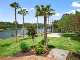 Waterfront oasis with private pool, game room, fire pit and volleyball court - 9