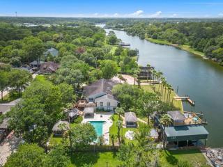 Waterfront oasis with private pool, game room, fire pit and volleyball court - 2