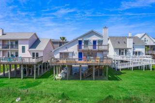 Secluded beachfront house with gorgeous ocean views - 3