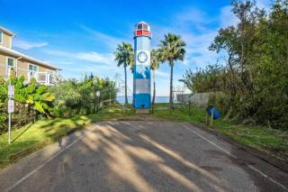 Cozy cottage in the heart of Kemah close to the boardwalk and bay - 8