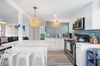 Home with fire pit, large deck, game room and close to the beach - 5