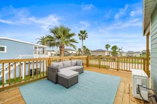Home with fire pit, large deck, game room and close to the beach - 4