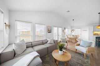 Stylish Home with game room, deck, and canal access - 9