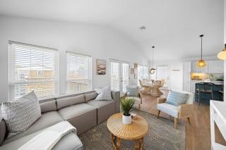 Stylish Home with game room, deck, and canal access - 4
