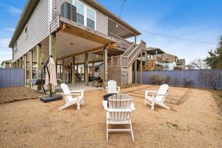 Perfect Seabrook retreat just minutes from the bay with fire pit and Cowyboy soaking pool - 5
