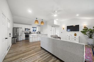 Beach Escape Close to Attractions and the Shore - 6