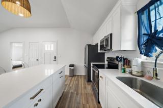 Beach Escape Close to Attractions and the Shore - 4