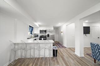 Beach Escape Close to Attractions and the Shore - 3