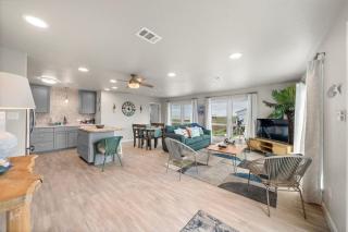 Cozy Beach Home, Short Walk to Water and Fishing Spots -  - 0