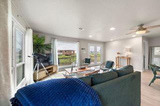 Cozy Beach Home, Short Walk to Water and Fishing Spots - 9