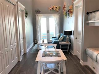 Seahorse Inn - Walk to Sunny Beach and Ocean Views - 2