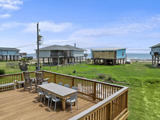 Cozy A-frame with Fenced Yard, Fire Pit, Gulf View - 7