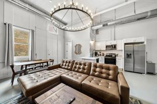 Historic and Central Downtown Galveston Flat - 3
