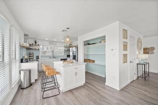 Bright and Cozy 4 Bedroom close to the Ocean - 3