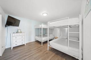 Bright and Cozy 4 Bedroom close to the Ocean - 1