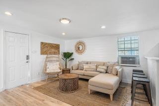 Beach Bungalow with Gorgeous Deck, Close to Beach - 9