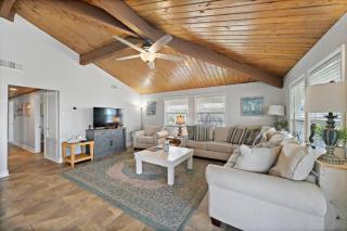 Charming Canal Home with Great Views and a Tiki Bar - 8
