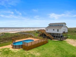 Secluded beachfront home with panoramic ocean views, private pool and huge deck - 0