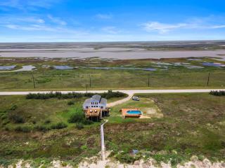 Secluded beachfront home with panoramic ocean views, private pool and huge deck - 6