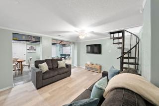 Multi-family Property with Private Pool, Large Yard and Steps From the Bay - 9