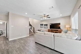 Beautiful home with lake views and in-ground pool - 5