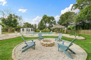 Sprawling estate with private pool and game room and guest house - 7