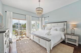 3-story beach house with incredible ocean views, steps to the beach - 7