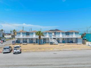 Cozy ocean view apartment on Galvestons east end, close to cruise terminal - 9