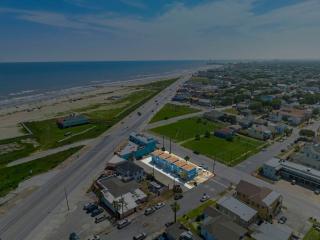 Cozy ocean view condo on Galvestons east end, close to cruise terminal - 9