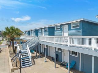 Cozy ocean view condo on Galvestons east end, close to cruise terminal - 8