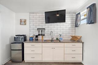 Cozy ocean view condo on Galvestons east end, close to cruise terminal - 2