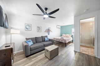 Ocean view condo on Galvestons east end, close to cruise terminal - 9