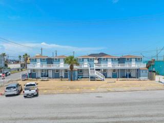 Cozy ocean view apartment on Galvestons east end, close to cruise terminal - 2